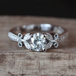 Vintage-Verlobungsring aus Silber mit rundem Hauptstein und floraler Pavé-Fassung