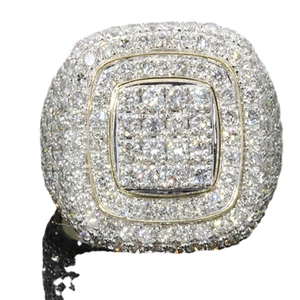 Bague luxueuse sertie de diamants taille coussin en argent avec pierres étincelantes