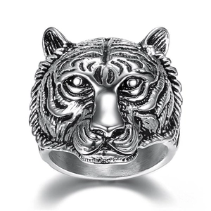 Men's vintage tiger head ring made of stainless steel with detailed silver engraving