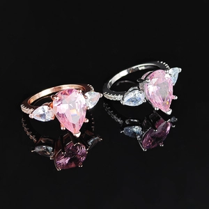 Élégante Bague à Trois Pierres en Zircone Rose Taille Poire pour Femme Bague en Cuivre Plaqué Or Rose Argent Bijoux de Mariage
