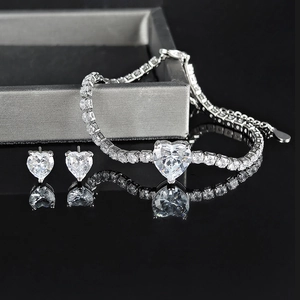 Süßes Kupfer Strass Herz Schmuckset Herz Tennisarmband Passende Herz Ohrstecker Elegantes Geschenk Für Damen