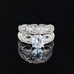 Set di anelli impilabili in argento con zirconi e design a filigrana vintage raffinato