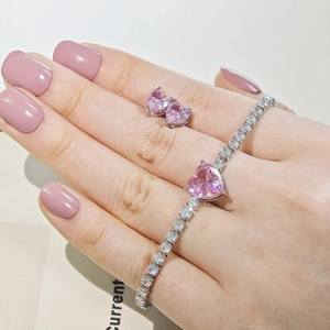 Schmuckset aus Armband und Ohrsteckern mit rosa Herz-Zirkonia und Silber-Finish