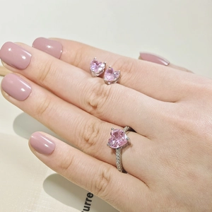 Schmuckset mit rosa Herz-Zirkonia-Ring und Ohrringen, versilbert mit kleinen Akzenten