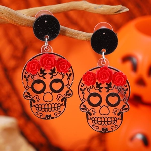 Orecchini a teschio gotico in acrilico con rose rosse per gioielli di Halloween