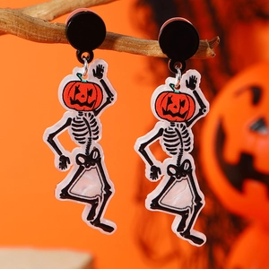 Pendientes de Halloween en acrílico con esqueleto calabaza danzante sobre rama y fondo naranja