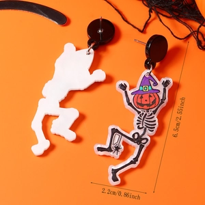 Detalle de las dimensiones de los pendientes de esqueleto calabaza para Halloween