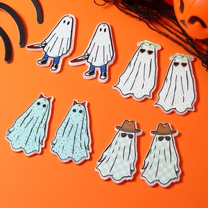 Pendientes de Halloween de acrílico con fantasmas lindos y variados sobre un fondo naranja