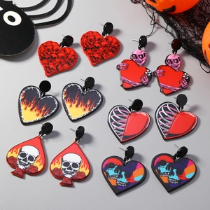 Halloween Acryl-Ohrringe-Set mit Totenkopf-, Herz- und Flammen-Designs für Damen
