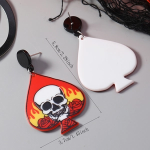 Detailansicht der Acryl-Ohrringe im Gothic-Stil mit Totenkopf, Rose und Größenangaben