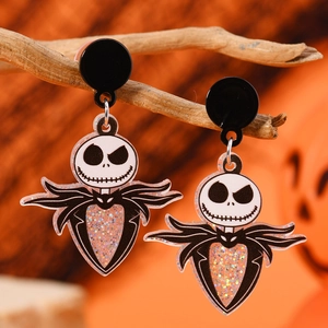 Glitzernde Halloween-Ohrringe aus Acryl mit Jack Skellington an trockenen Zweigen
