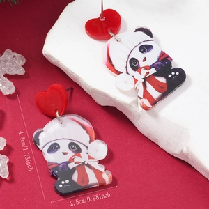 Détail des boucles d'oreilles panda de Noël avec dimensions de 4,4 cm de haut et 2,5 cm