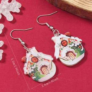 Détails de boucles d'oreilles cabane de Noël en acrylique rose avec dimensions 5,2 x 2,6 cm