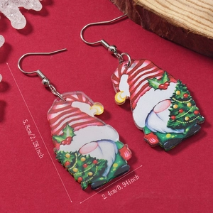 Détails des boucles d'oreilles gnome avec bonnet rayé et sapin de Noël