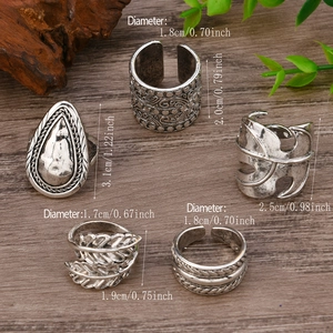 Detailansicht des 5-teiligen Retro-Silberring-Sets mit Boho-Gravuren und Maßen