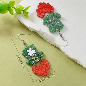 Detailansicht der St. Patrick's Day Acryl-Ohrringe, 7 cm Höhe mit grünem Glitzer-Effekt