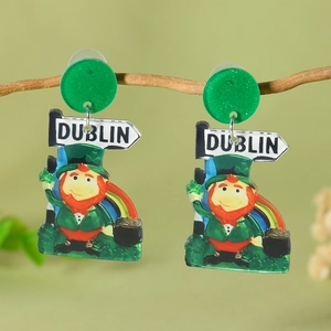 St. Patrick's Day Acryl-Ohrringe mit irischem Kobold und Dublin-Schild-Design