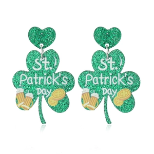 St. Patrick's Day acryl klaver oorbellen met groene glitters en feestelijke tekst