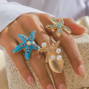 Ensemble de Boucles d'Oreilles et Bague en Künstliche Perles d'Étoile de Mer Style Océan d'Été Bijoux en Alliage avec Strass et Tige en Acier Inoxydable pour Femmes Accessoires de Plage