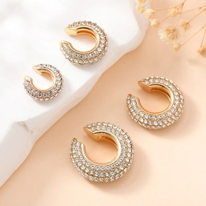 Lot de 4 boucles d'oreilles manchette dorées en forme de C avec zircons brillants