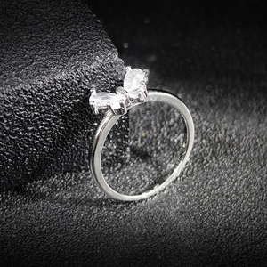 Bague papillon minimaliste en cuivre avec zircons marquises étincelants pour femme