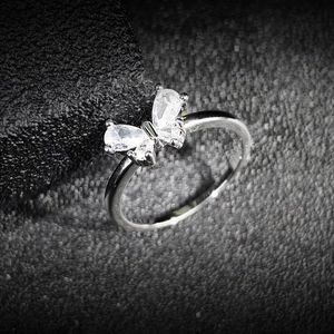 Bague Papillon Simple en Cuivre Avec Strass Pour Femme Élégante Couleur Argent Mode Bijoux Papillon Bague Cadeau