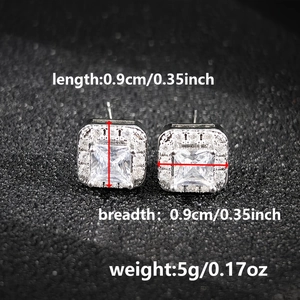Detalle de pendientes de circonita cuadrada en plata con medidas de 0,9 cm en la imagen