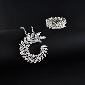 Luxuriöses Silber-Schmuckset mit Zirkonia im Marquise-Schliff, Halskette und breiter Ring