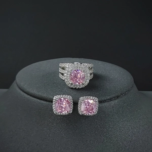 Ensemble bijoux en argent avec pierres roses taille coussin et détails en zircon
