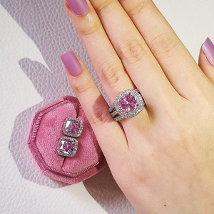 Parure de bijoux de luxe avec bague et boucles d'oreilles en zircon rose et boîte cadeau