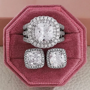 Parure de bijoux géométriques en zircon avec bague et boucles d'oreilles en velours
