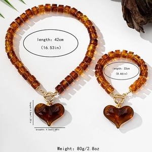 Vintage Bernstein-Resin Herzanhänger Halskette und Armband Set mit goldenem T-Verschluss