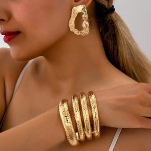 Fashion gold retro wide hammered cuff bracelet and oversized ripple earrings set for women