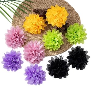 Bunte Stoffblumen-Ohrstecker für Damen im eleganten Vintage-Stil mit feinen Blüten
