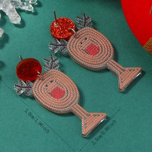 Detailansicht der Rentier-Weinglas-Ohrringe aus Acryl mit 5,0 cm Größenangaben