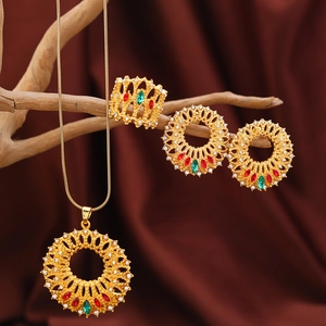 Vintage Legierung Hohl Blume Schmuck Kollektion Vergoldet Strass Kunstperle Halskette Ohrringe Ring Set Für Damen Party Deko