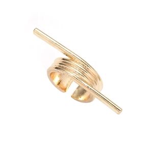 Minimalistischer goldener Schmetterlingsring mit breiter Struktur und offenem Design