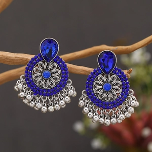 Pendientes bohemios retro con piedras azules y detalles de flecos plateados vintage