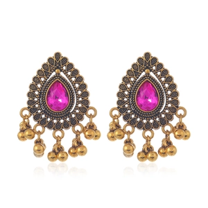 Pendientes étnicos dorados estilo boho con piedra rosa de gota y colgantes de campanas
