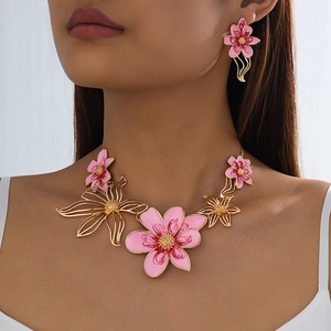 Conjunto de Joyería para Mujer Aleación Esmalte Flor Rosa Collar de Declaración Individual Y Pendientes Combinados Fiesta