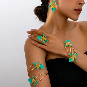 Orecchini E Anello E Bracciale In Lega Con Fiori Di Smalto Per Donna Accessori Moda Stile Vacanza Minimalista