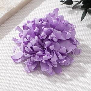 Handgefertigte lila Stoffblumen Brosche mit gebrannten Blütenblättern für Damen Mode