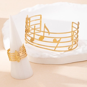 Set bracciale e anello con note musicali placcato oro dal design traforato chic