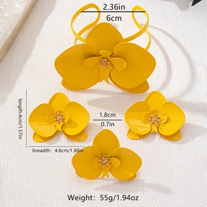 Detaillierte Größenangaben für gelbe matte Blumen-Manschette und Ohrringe Set