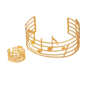 Set bracciale rigido e anello in oro lucido con note musicali in stile minimalista