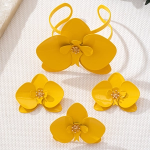 Leuchtend gelbes Orchideen Schmuckset mit offenem Armreif, Ohrringen und Ring im Blumendesign
