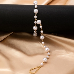 Baroque pearl toe ring anklet with gold chain in an elegant vacation style design