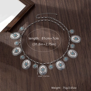 Catena da vita vintage bohémien in argento con perline turchesi su legno rustico