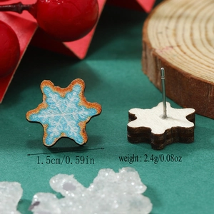 Vista macro de pendientes de madera de copo de nieve con detalles de tamaño y peso