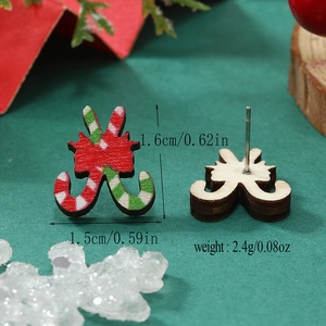 Detalle de pendientes de madera de bastón de caramelo con medidas 1,6cm x 1,5cm para Navidad
